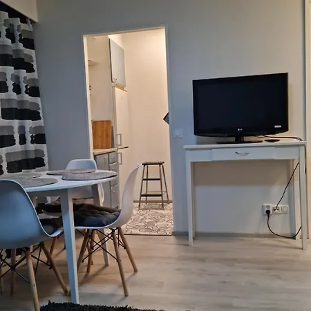 Kompakti Yksioe Numero 3 Pienkerrostalossa *