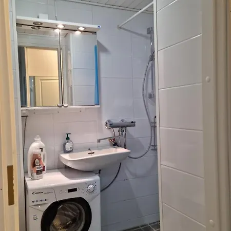 Kompakti Yksioe Numero 3 Pienkerrostalossa *