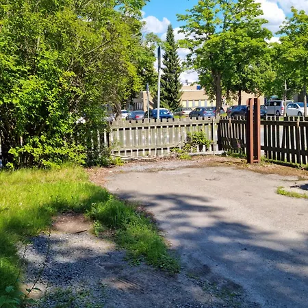 Kompakti Yksioe Numero 3 Pienkerrostalossa Apartamento