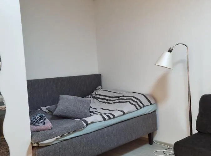 Kompakti Yksioe Numero 3 Pienkerrostalossa Апартаменты *