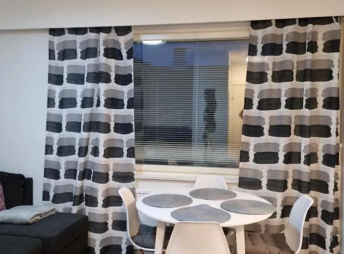 Kompakti Yksioe Numero 3 Pienkerrostalossa Пори